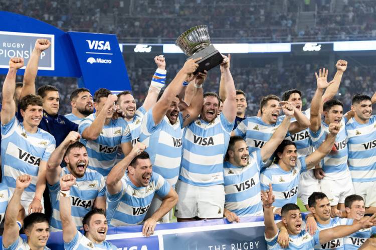 Los Pumas vencieron a Sudáfrica y suelan con el título