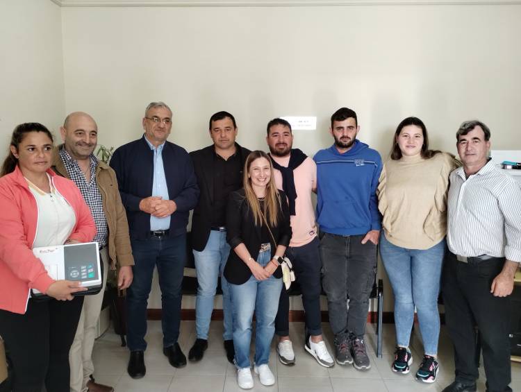 Calvo entregó un electrocardiógrafo del Samco de Saguier