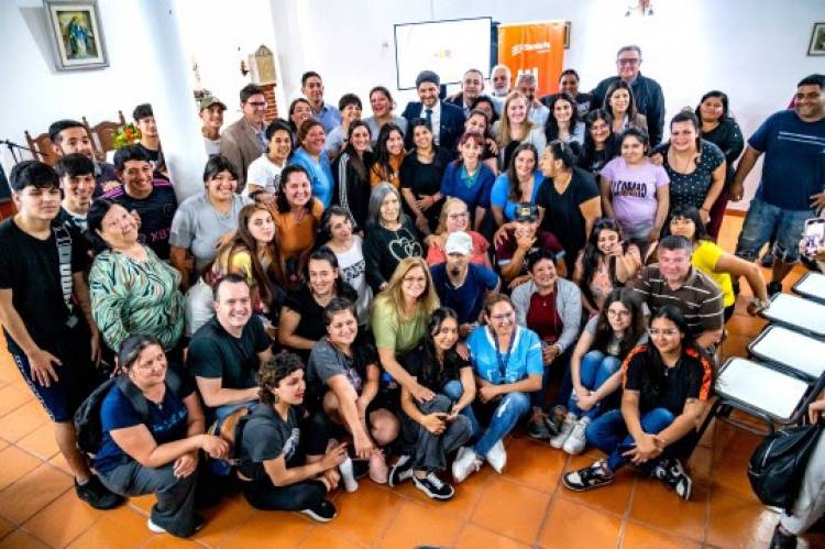Javkin y Pullaro anunciaron obras de ampliación en la escuela Madre Teresa del barrio Puente Negro