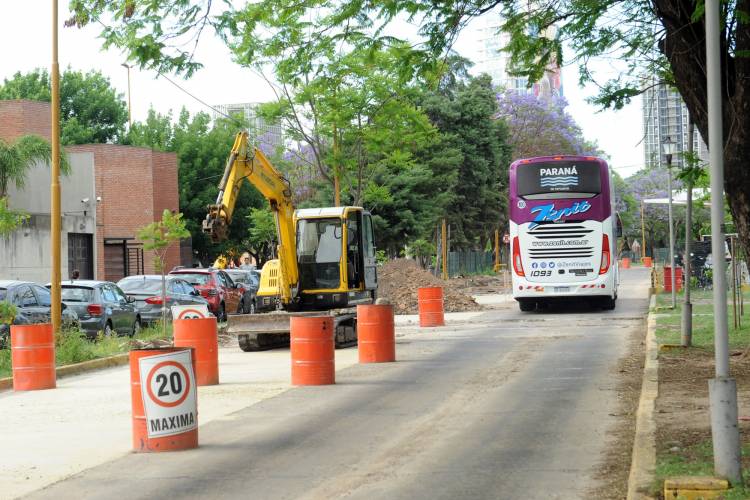 Terminal de Ómnibus: a pesar de las intensas lluvias, la obra tiene un avance del 70? la calle interna