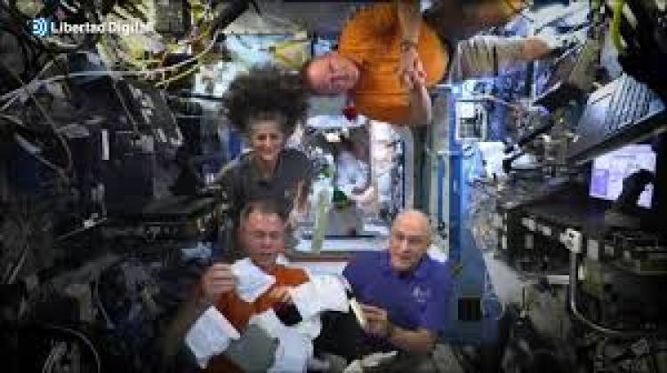 Astronautas varados en el espacio celebraron acción de gracias