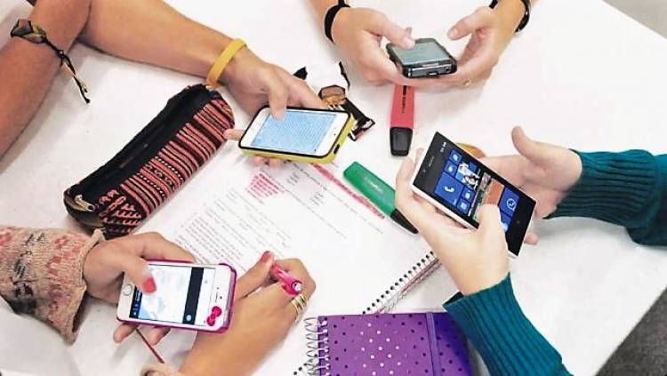 Ell estado de Sao Pablo prohibe el uso de celulares a los alumnos en clases