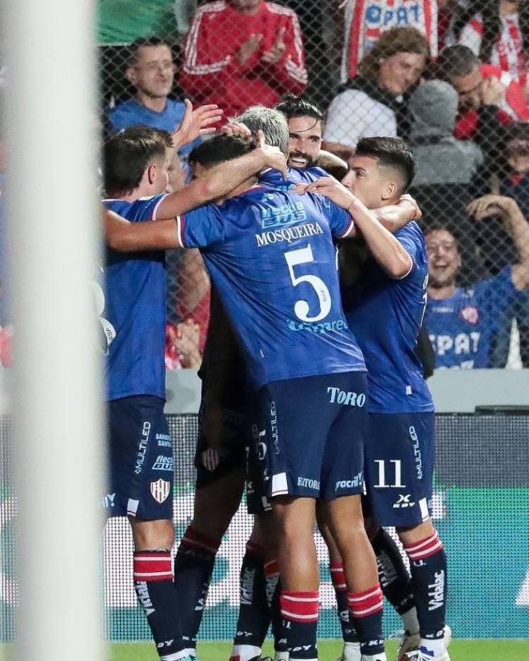 Triunfazo de Unión ante el puntero y se acerca a la Sudamericana 