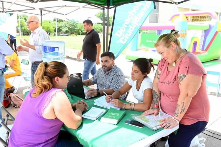 Atenciones barriales: la Municipalidad asistió a más de 8000 vecinos junto a la Defensoría del Pueblo