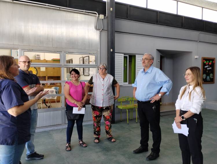 Calvo recorrió la escuela especial 2073 de San Vicente