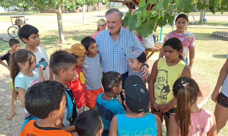 El Senador Michlig firmó dos convenios “Buenas Prácticas” para obras en Ambrosetti y recorrió el natatorio comunal