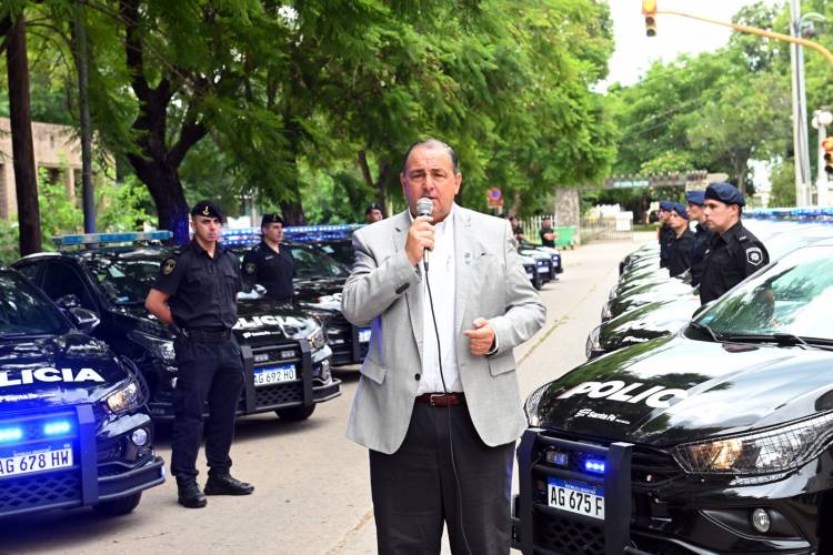 Poletti participó de la entrega de patrulleros para la ciudad: “Hay que dar herramientas a esta vocación policial”