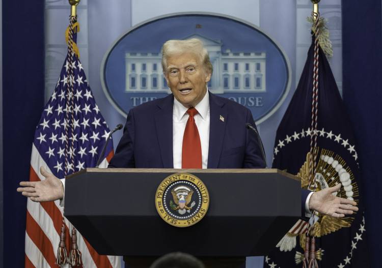 Trump confirmó que subirá los aranceles al comercio con China, México y Canadá