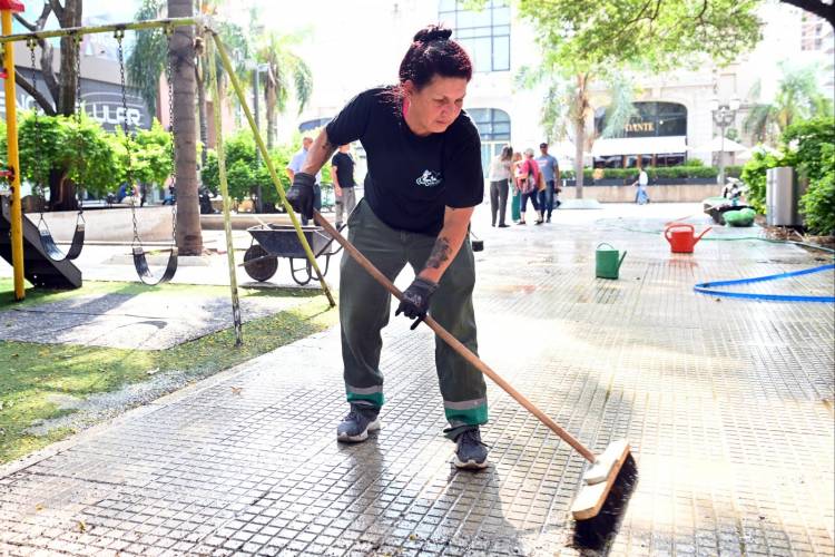 La Municipalidad comienza a contar con placeros para mantener doce espacios verdes