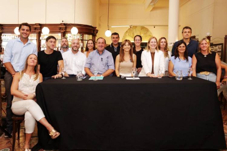“Me sumo para acompañar el cambio que impulsan Poletti y Pullaro. Yo creo en Unidos”