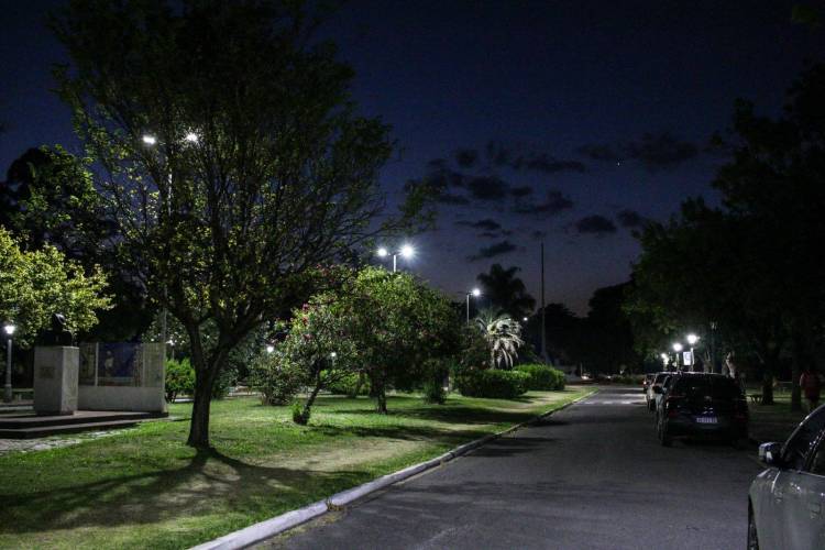 Parque Garay: el municipio detectó el robo de luminarias y las recuperó