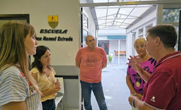 Rubén Pirola y Van Strate visitaron la escuela José Manuel Estrada y analizaron mejoras en infraestructura
