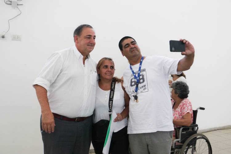 Poletti entregó escrituras en Barranquitas: “Hoy reivindicamos el derecho de estas familias”