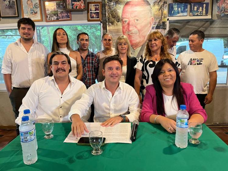 Sebastián Pignata volvió a la política y presentó su precandidatura a concejal 