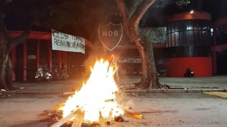 Tras la toma del club por parte de un grupo de socios, Newell´s llamará a una asamblea extraordinaria para definir fecha de elecciones