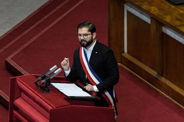 Boric promulgó una reforma de pensiones que beneficiará a 2,8 millones de chilenos