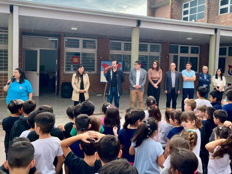 Se inauguraron nuevas aulas equipadas en escuelas locales  