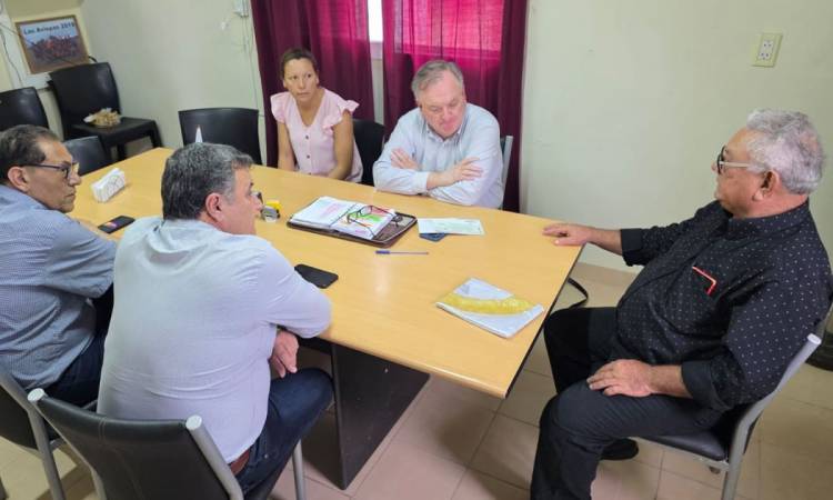 “Nosotros -con aciertos y errores- trabajamos todos los días. No somos los que aparecen solo para las elecciones.”