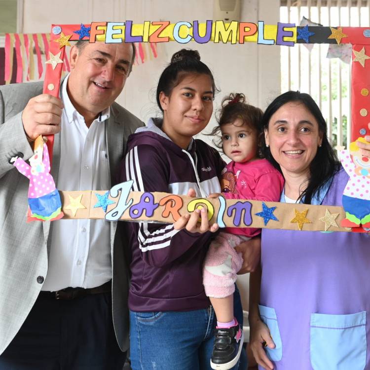 El jardín Abasto salió a la calle y festejó sus 13 años con las familias del barrio