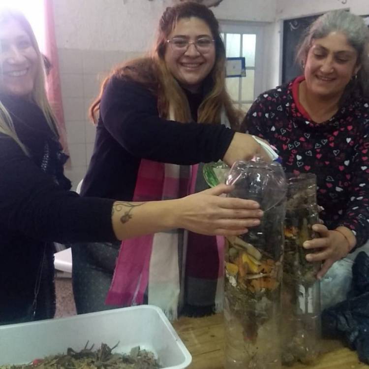 Escuela Bustamante se suma al compostaje domiciliario