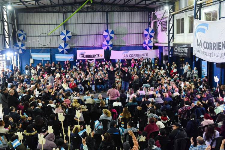 Rossi instó a militar al peronismo y afirmó: "Nos quieren desanimados y nuestros sueños no están en venta"