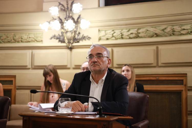 Calvo presentó proyecto de Ley para la Regulación del Uso de Tarjetas de Crédito y Débito