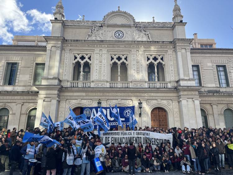Convocatoria en la UNL Se presentó en el Congreso una Ley de Financiamiento Universitario