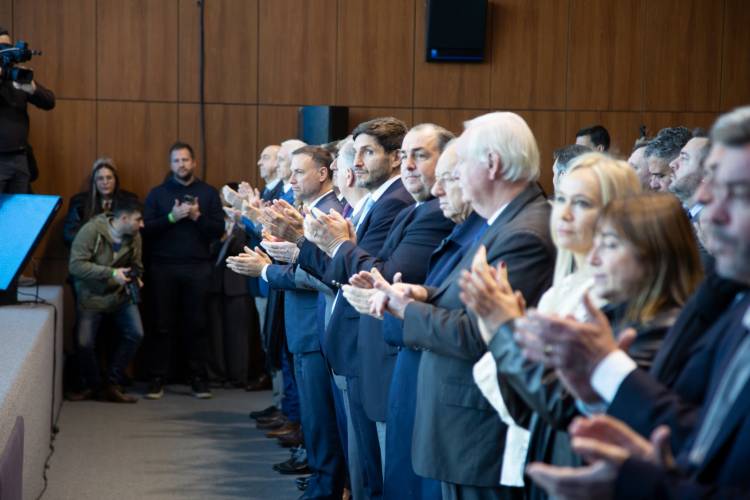 Poletti participó de la entrega de los diplomas a los convencionales reformadores