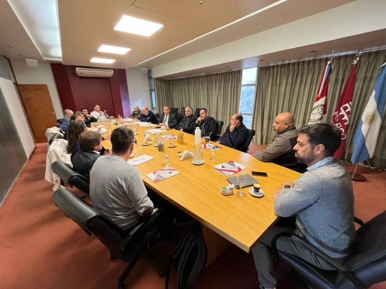 El gobierno provincial llevó adelante una nueva reunión tripartita del sector de la construcción