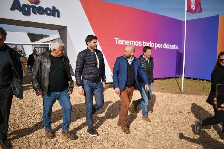 El Gobierno de Santa Fe pisa fuerte en Agroactiva: 66.800 millones de pesos en créditos a la producción