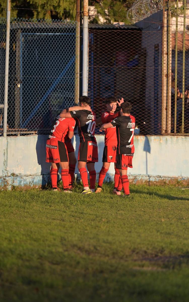 Colón logró la victoria con un gol agónico de Cristian Bernardi