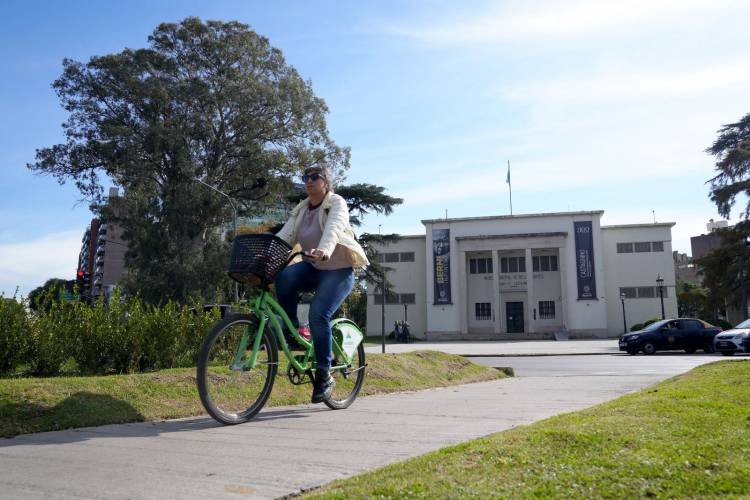 Provincia lanzó “Hacete ver”, una campaña para reforzar la seguridad y visibilidad de los ciclistas