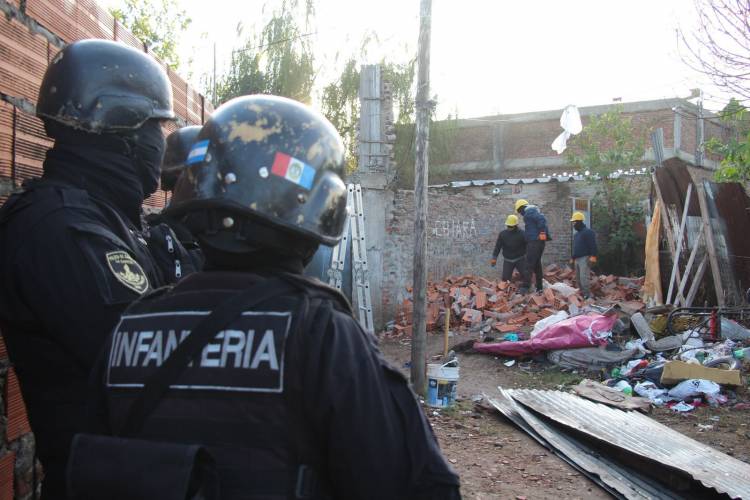 Microtráfico: derribaron un búnker de drogas en pleno barrio Villa del Parque en Santa Fe