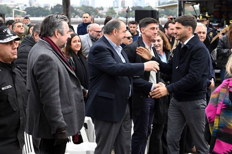 Poletti participó de la entrega de camionetas para las fuerzas de seguridad