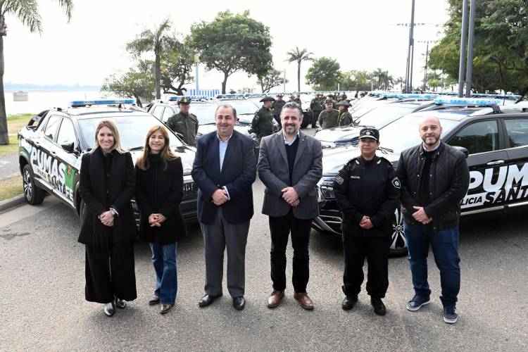 Poletti participó de la entrega de camionetas para las fuerzas de seguridad