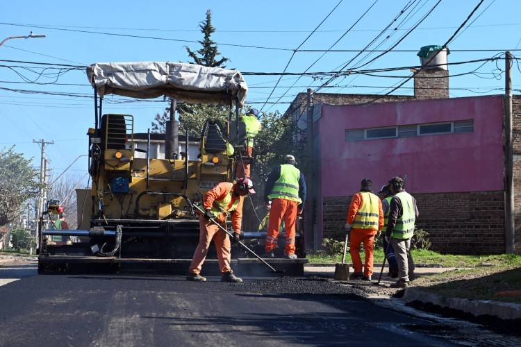 Acuerdo Capital: Poletti recorrió los avances de las obras de avenida Peñaloza y calle Larrea