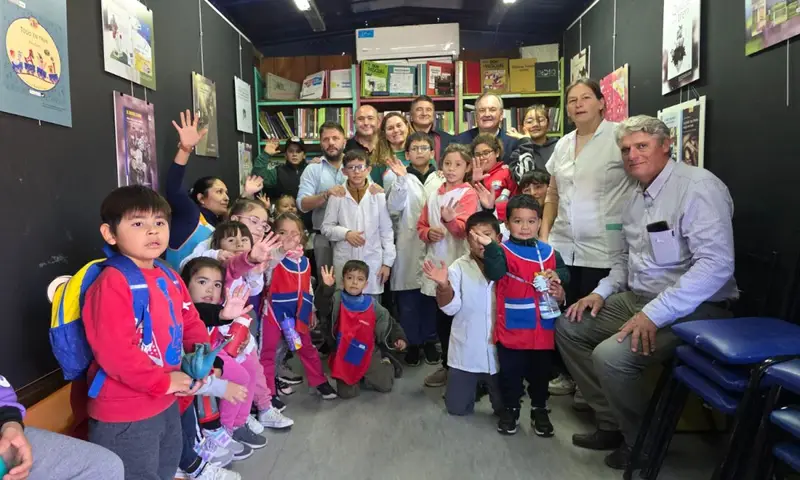 El senador Michlig acompañó la llegada del Tren de Capital Humano a Curupaity junto al programa “Santa Fe Acá”