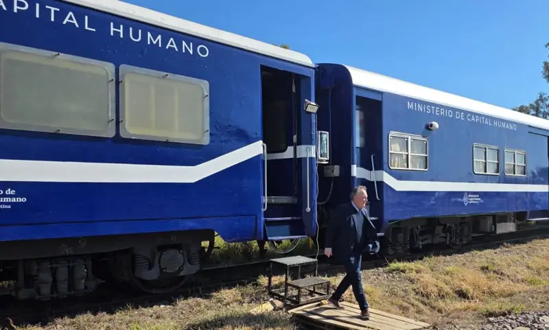 El senador Michlig acompañó la llegada del Tren de Capital Humano a Curupaity junto al programa “Santa Fe Acá”