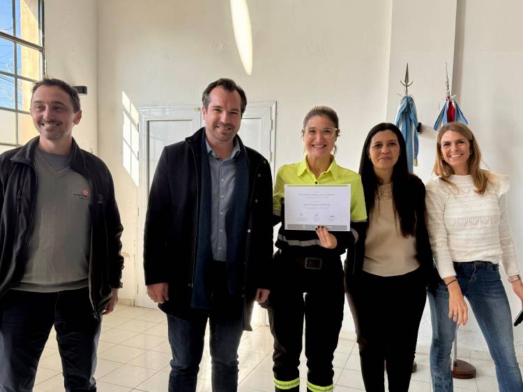 Santo Tomé entregó los primeros certificados de la Ley Yolanda a empleados municipales