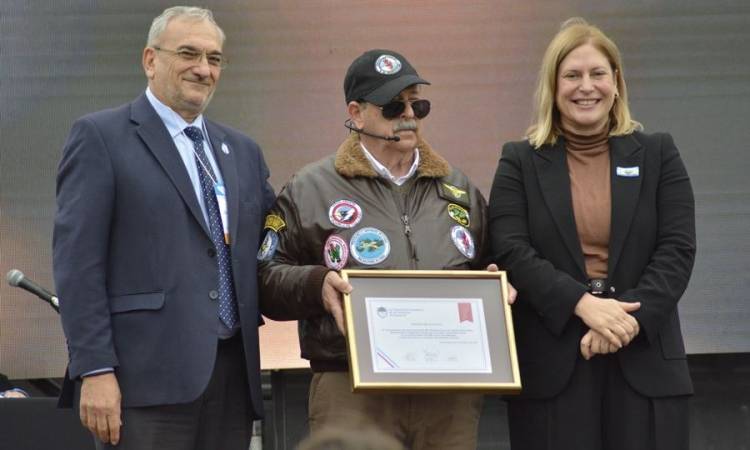 Declaran patrimonio cultural el Aeromachi de Owen Crippa que peleó en Malvinas