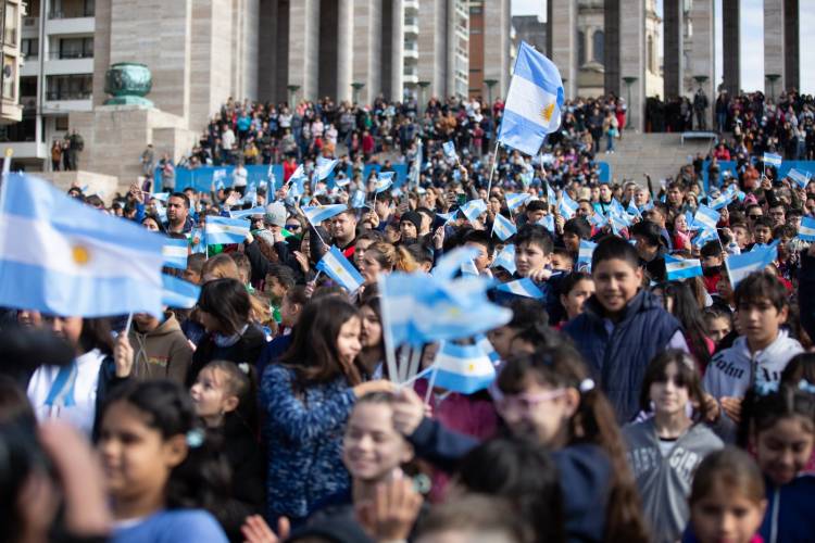 Se desarrolla el acto oficial por el Día Nacional de la Bandera