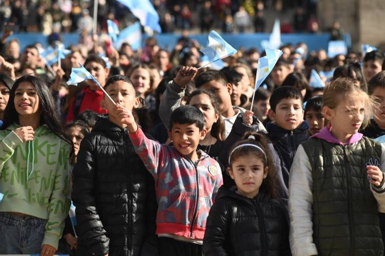 Se desarrolla el acto oficial por el Día Nacional de la Bandera