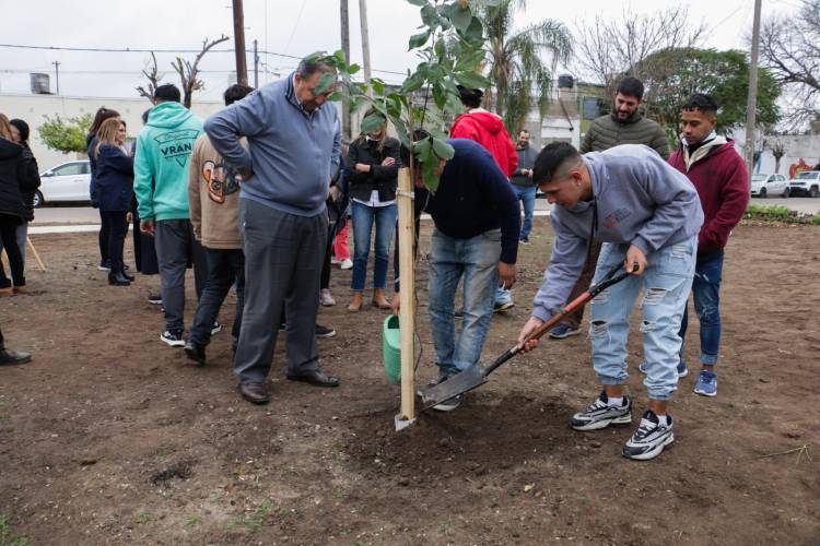 B° Mayoraz: la Municipalidad transformó un predio abandonado en un nuevo espacio verde