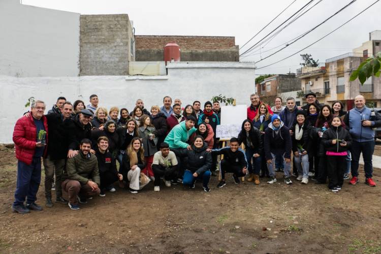 B° Mayoraz: la Municipalidad transformó un predio abandonado en un nuevo espacio verde