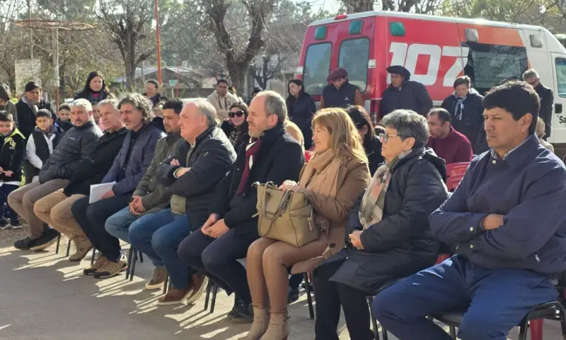 Villa Trinidad, Curupaity y Monigotes recibieron ambulancias y aportes institucionales