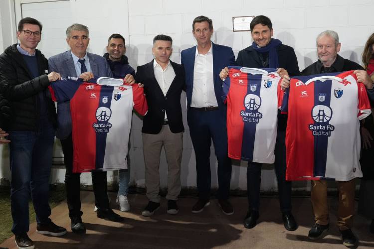 Pullaro inauguró obras de iluminación en el predio de la Liga Santafesina de Fútbol