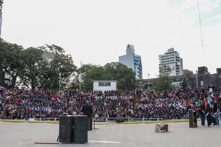 Más de 1600 niños y niñas santafesinos prometieron lealtad a la bandera
