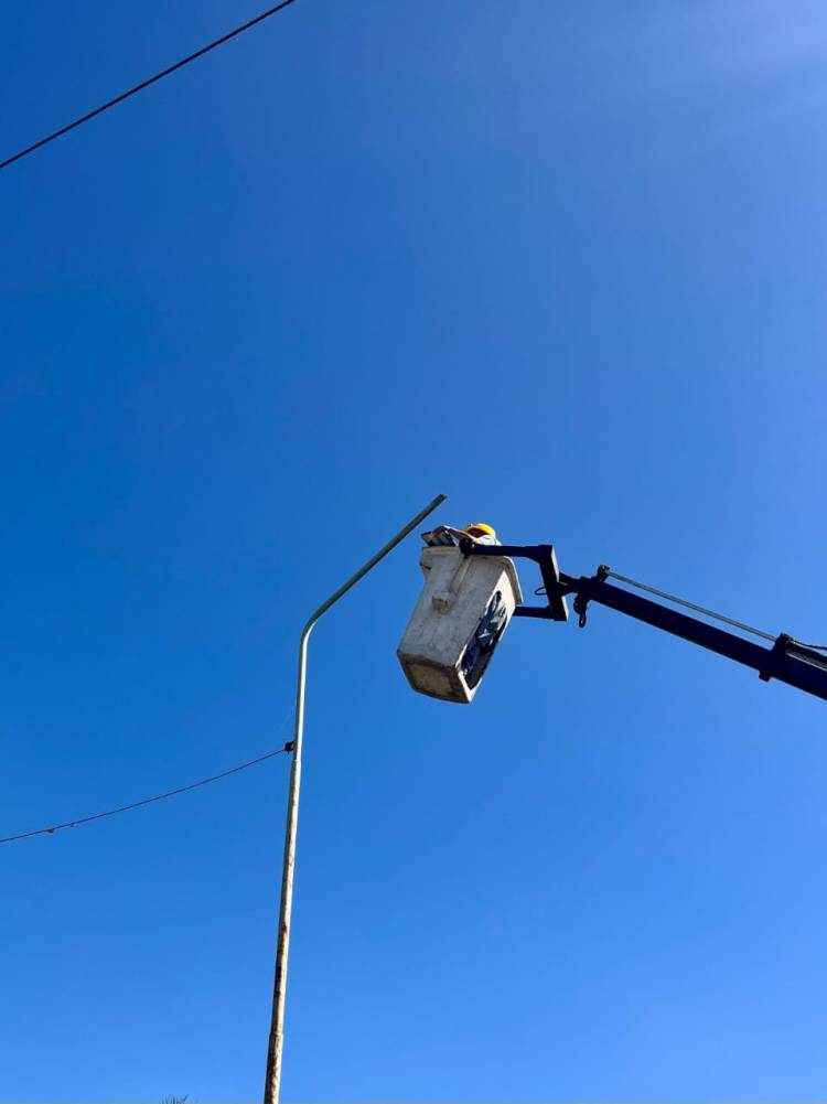 Modernización del alumbrado público llega a barrio Sarmiento de Santo Tomé 