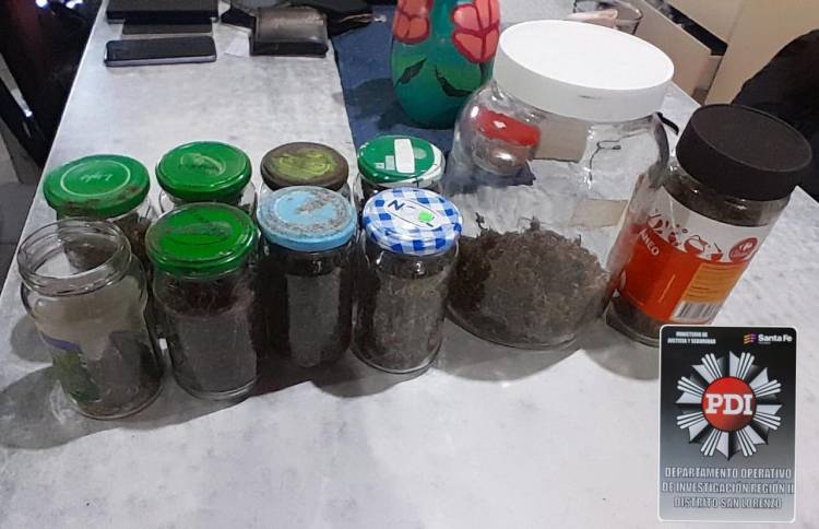 Allanamientos por microtráfico: aprehendidos y secuestro de armas, drogas y más de 8 millones de pesos en Rosario