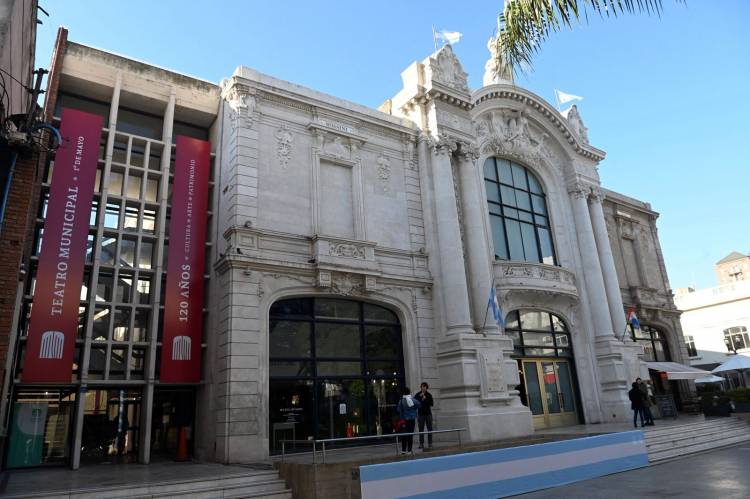 Municipalidad y Provincia firmaron un convenio para concluir las obras en el Teatro Municipal